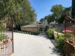 Mas de luxe à Ménerbes : 5 ch, piscine privative, clim, animaux admis, parking - FR-1-708-83